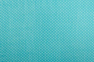 Szyfon wzór białe groszki na lazurowym tle