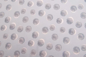 Tkanina sukienkowa Silky dmuchawce pudrowy róż tło szare