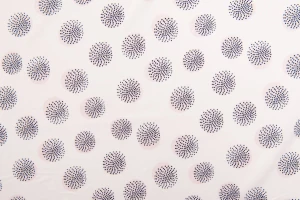 Tkanina sukienkowa Silky dmuchawce pudrowy róż tło ecru