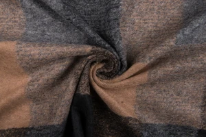 Dzianina gruba w kratę beż z czarnym z frędzlami