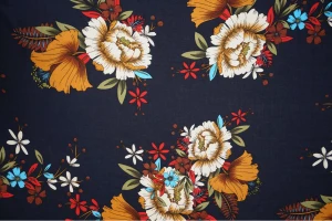 Wiskoza wzór kwiaty na granatowym tle