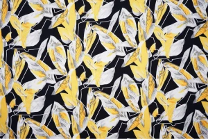 Wiskoza wzór żółte liście na granatowym tle