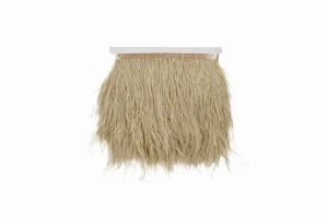 Strusie pióra na taśmie słomkowe