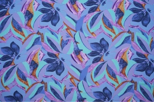 Wiskoza wzór kwiaty fioletowo niebieskie