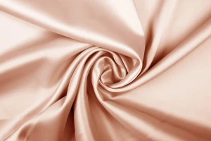 Satyna cienka z elastanem morelowy z nutą różu