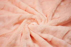 Dzianina futerkowa średni włos 20mm falowany róż z nutą moreli