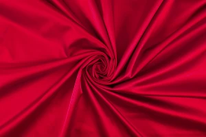 Satyna cienka z elastanem czerwony amarant